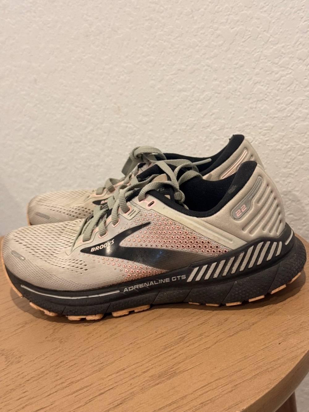 Brooks Running Shoes - Light Gray & Black